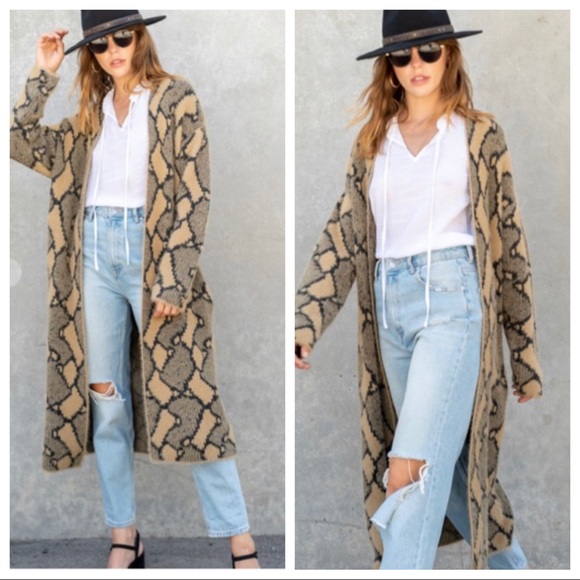 ✨RESTOCK ✨FABULOUS LONG SWEATER SNAKESKIN JACKET - Picture 3 of 8